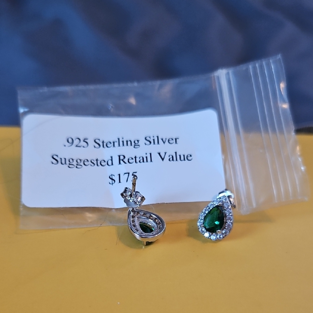 Beautiful Chrome Diopsode And White Saphire Earrings In Sterling Silver Setting